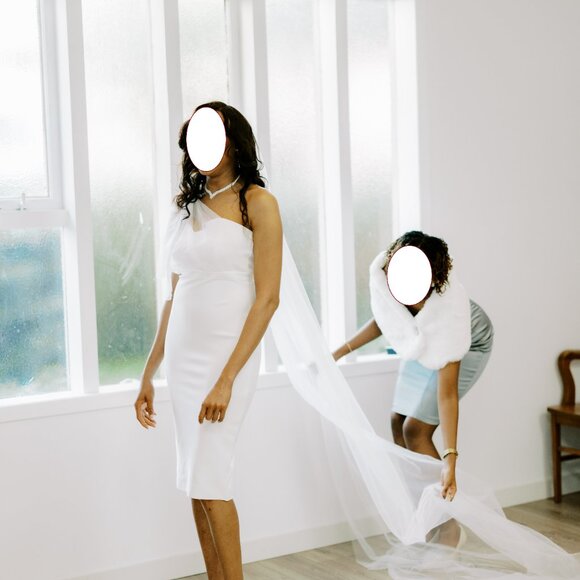 Elegant Wedding Veil with Comb - Picture 4 of 4